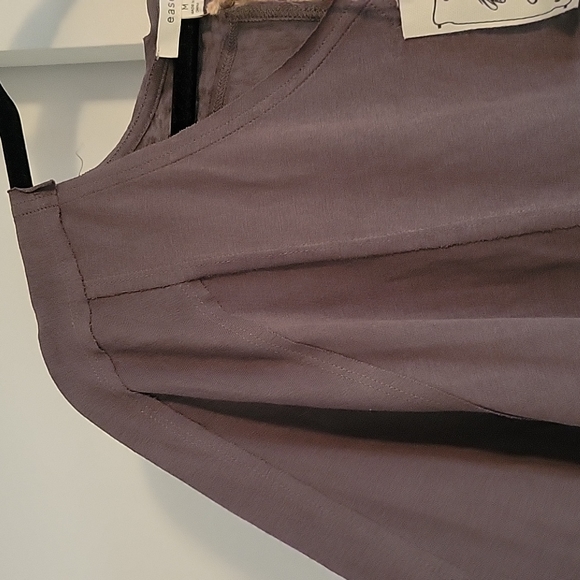 NWT Easel exposed hem top, gray, size medium - Picture 4 of 5